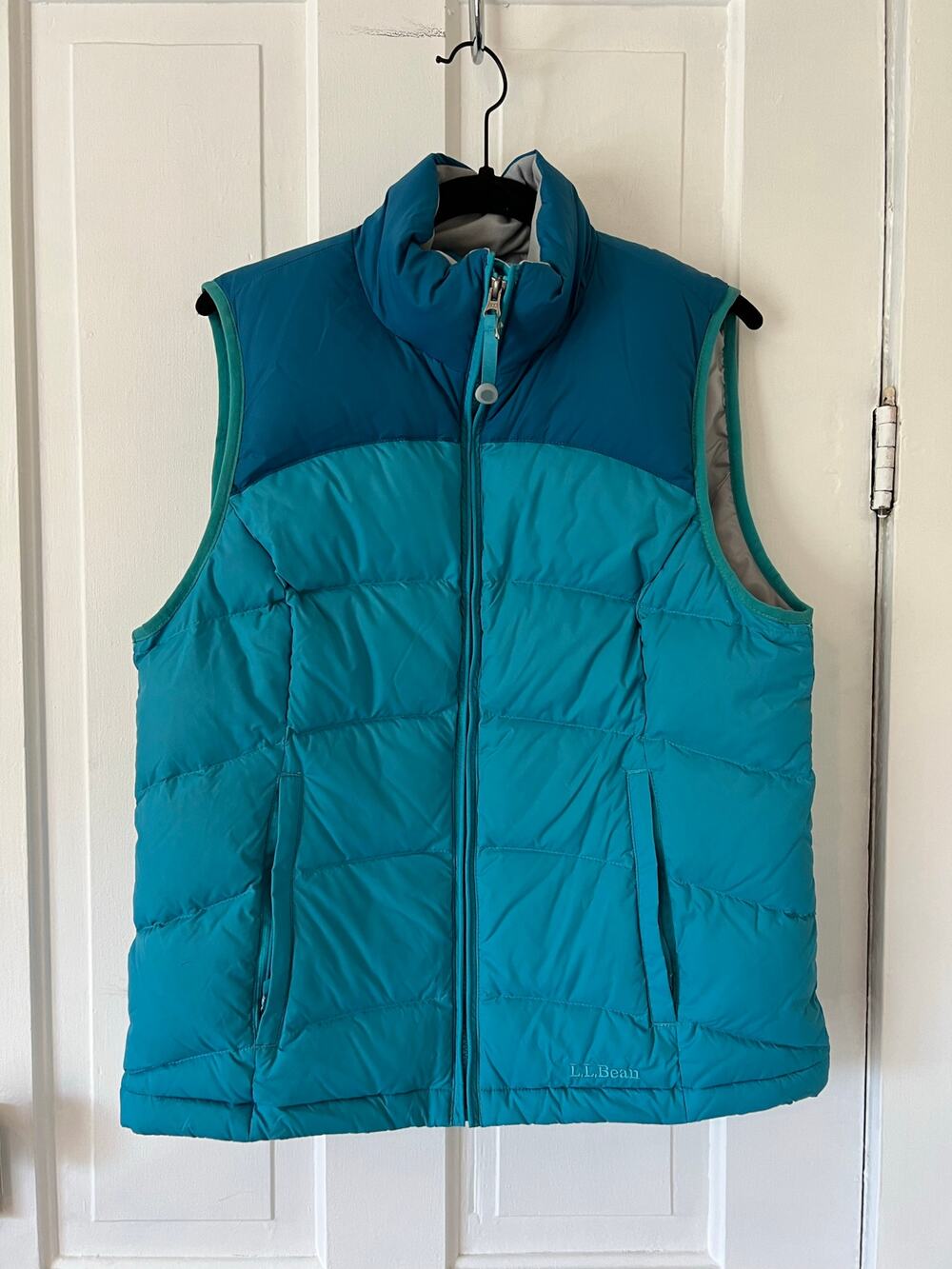 LL Bean two tone blue down puffer vest womens medium hike camp fall winter NWT